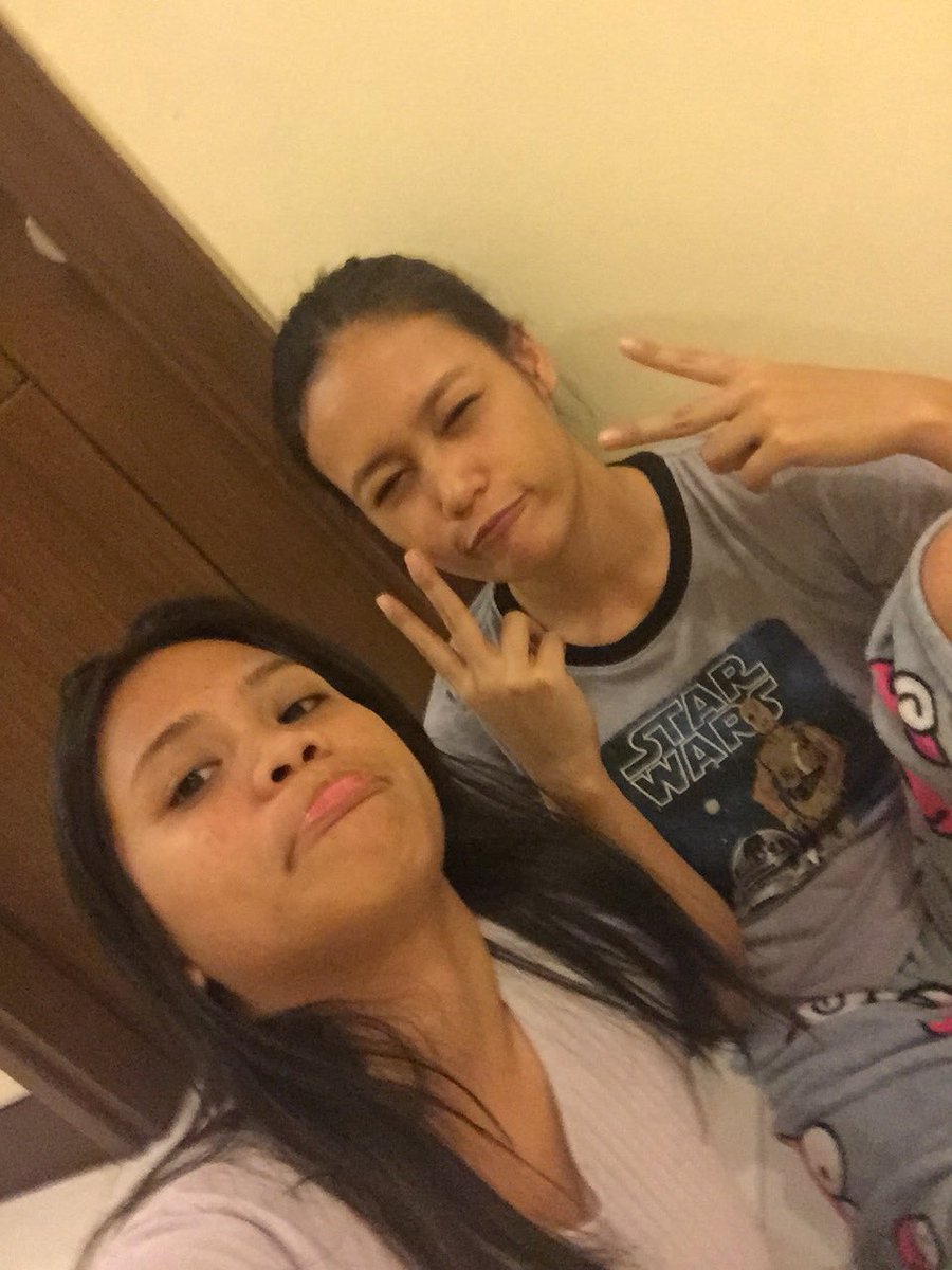 gelay_abcd's tweet photo. Bumyahe ako from ojt to condo niya para lang sa mga chika niya kase di pwedeng ipagpabukas eh hahahaha proud of u gurrrlll 😂💖😍 #5SOSSingapore @SAMMEEHHHH https://t.co/05Vd8n3hxQ