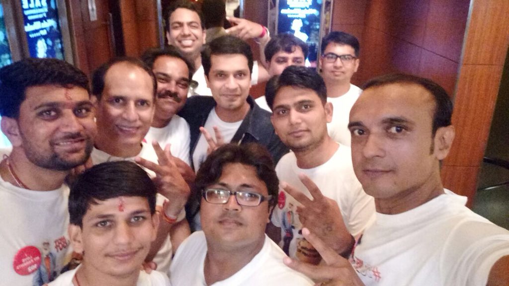 ashokmistry4545's tweet photo. Watching #102NotOut with 150 Senior Citizens & 102 EF (Amitabh Bachchan fans from all over the globe)
#AllIndiaABEFMeet BADUMBAAAA
#MomentNotOut @SrBachchan Sir @umeshkshukla @JimitTrivedi06 @SonyPicsIndia @DIVYASOLGAMA @ganeshlahoti @premdiplahoti @ArthVaishnav @zafarkeymaker https://t.co/Zf146JIamn