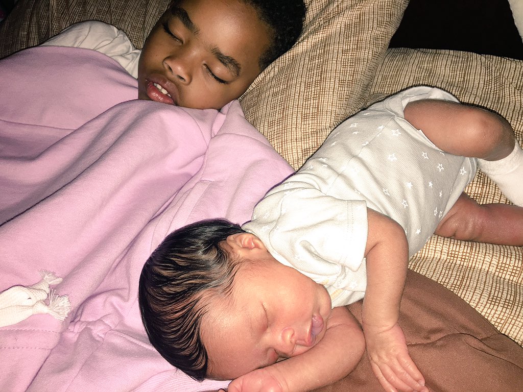 LaShante2lovely's tweet photo. @aelaahk @nextdior Preggo🤰🏽
Newborn 
Currently 
#secondbornson 💙 https://t.co/YKt1rnezrM