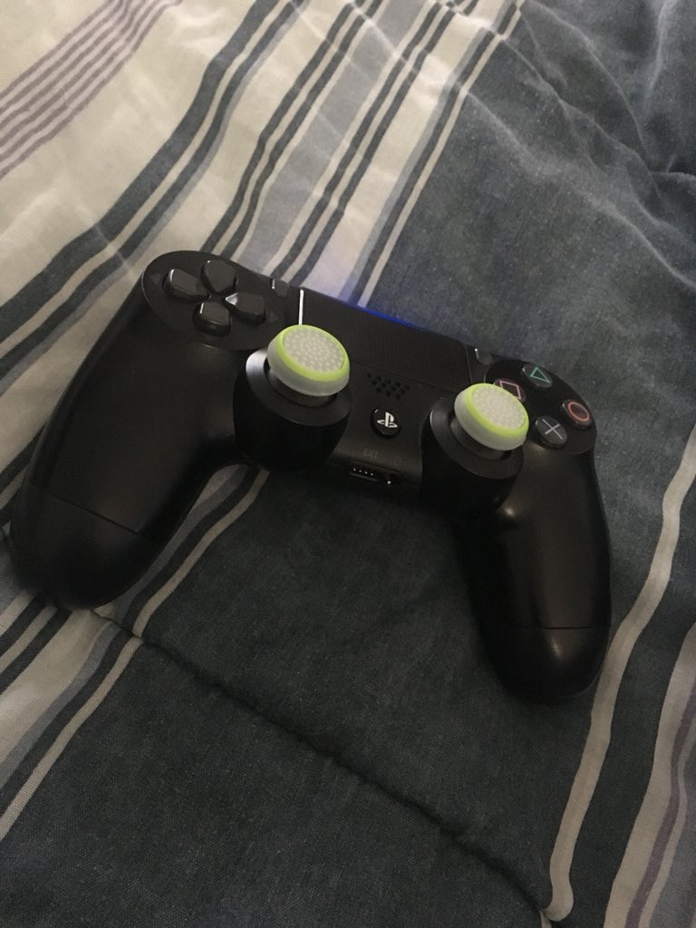 DualitYTeam's tweet photo. @CustomEsport Has some really great grips! They’ve improved gameplay a lot plus they look pretty cool. Use our discount code:Dualit3 if you plan on buying some! https://t.co/RykrpGwWAp