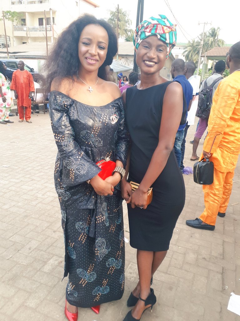 Conakry_Life's tweet photo. Second mariage...je souhaite plus de bonheur au couple #BestTimeInGuinea #Kibaro #224Fierté https://t.co/0aWfyeKMqS