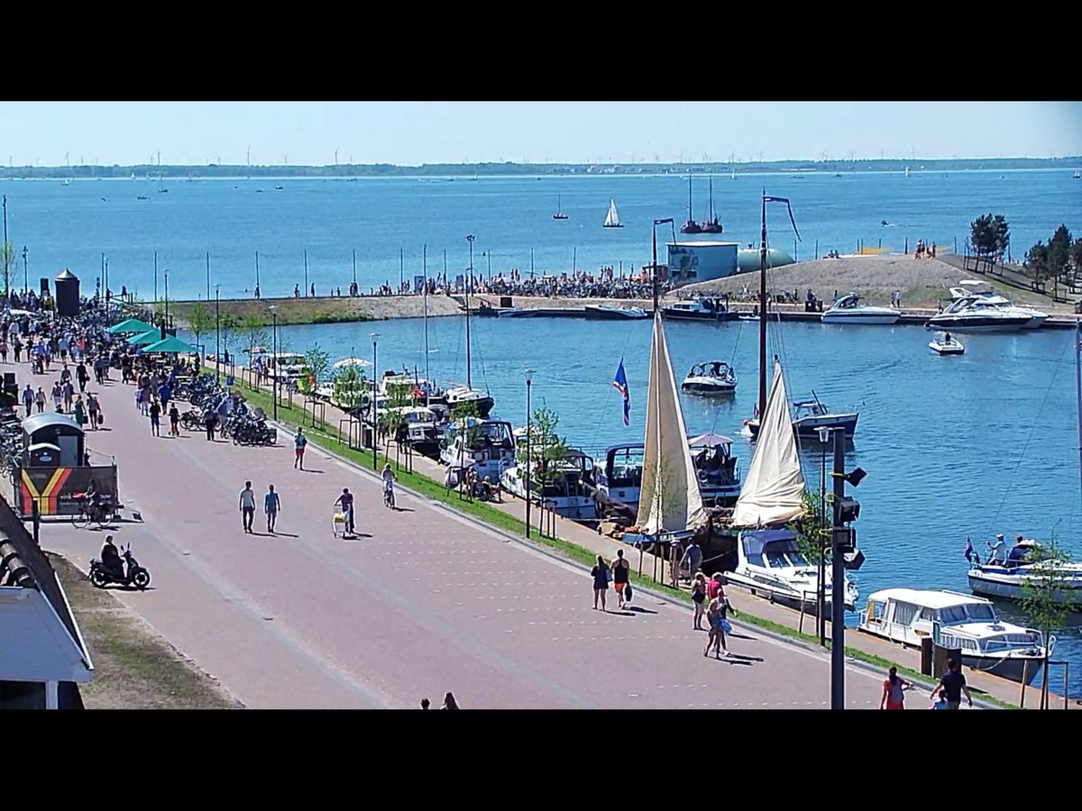 WaterfrontHwijk's tweet photo. Gezellige drukte op Boulevard #Waterfront #Harderwijk https://t.co/EVYVYMnIx2