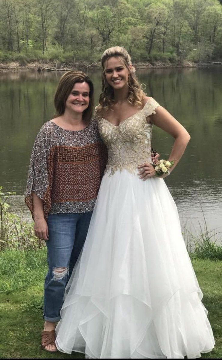 Jenn_Trump's tweet photo. Don’t be jealous of me, because I get to work on such gorgeous hair on two beautiful women💁♀️Call for appt with me 570-424-6461📞#JennTrump #JTHsalon #HairHustle #Salon #Poconos #HairEnvy #BeyondThePony #Weddings #WeddingHair #WeddingStyle #Updo #Bridal #UpStyleYou #PromHair https://t.co/05DlLtuRKX
