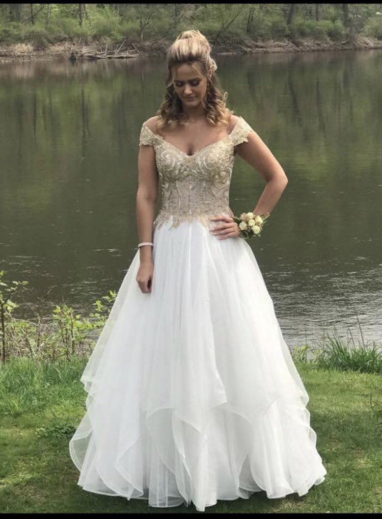 Jenn_Trump's tweet photo. Don’t be jealous of me, because I get to work on such gorgeous hair on two beautiful women💁♀️Call for appt with me 570-424-6461📞#JennTrump #JTHsalon #HairHustle #Salon #Poconos #HairEnvy #BeyondThePony #Weddings #WeddingHair #WeddingStyle #Updo #Bridal #UpStyleYou #PromHair https://t.co/05DlLtuRKX