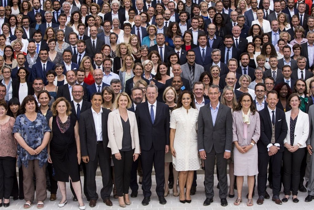 profbzh29's tweet photo. Les #whiteBlocks cassent le pays à milliards https://t.co/lsjpEpj1jg