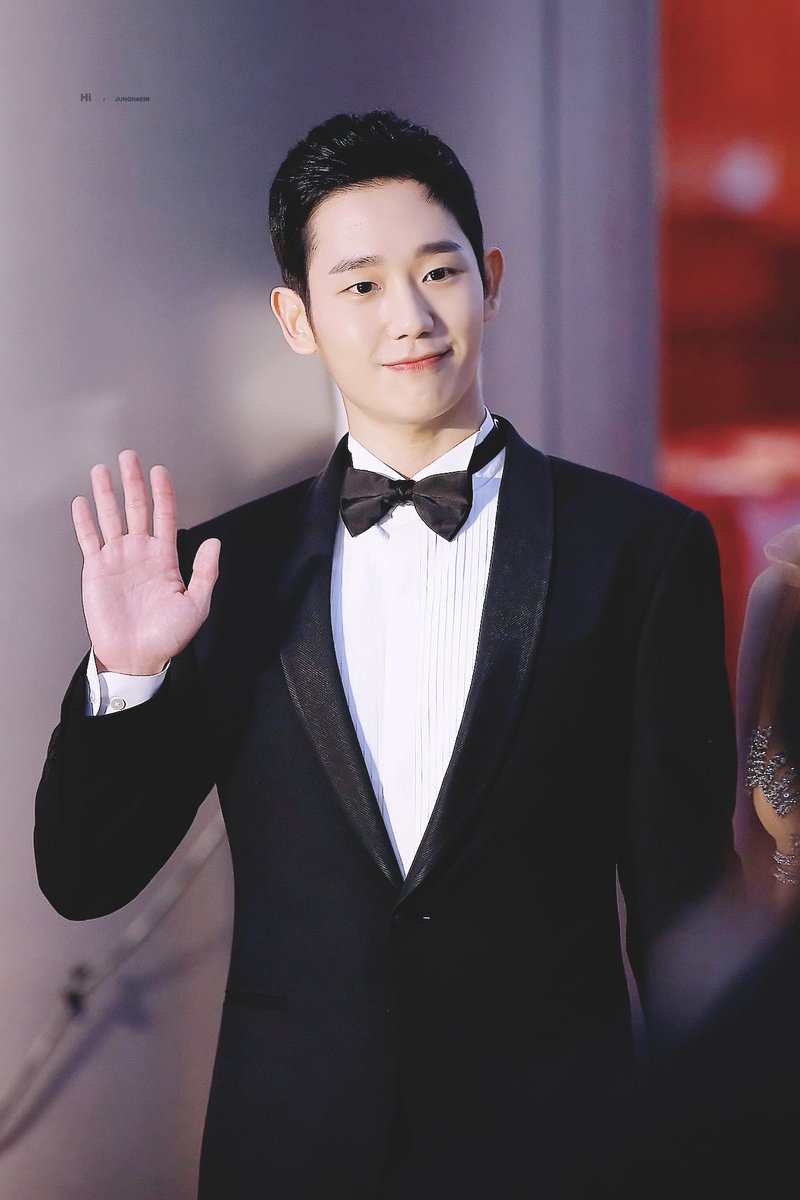 Jhaein41's tweet photo. 180503 백상 예술 대상 #정해인 #Junghaein @ActorHaein 

완댜님 빛나 ( •◡-)✧˖° ♡
📎https://t.co/EoCthmhtPY
📎https://t.co/KnNYZUY3yl https://t.co/cRybi7oZyu