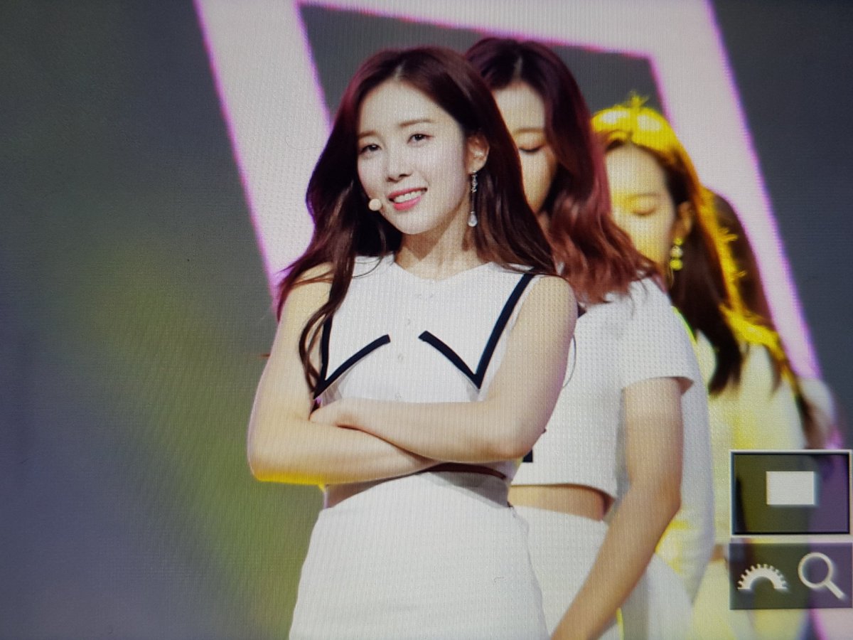 chekylove_'s tweet photo. 180506 심플리케이팝 #채경 프리뷰

#윤채경 #CHAEKYUNG 

#에이프릴 #APRIL 

@4wallE @APRIL_DSPmedia https://t.co/lzzjJXiVsT
