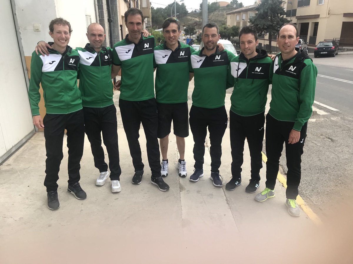 Equipazo trabajando para el lider <a href="/angel_vicioso/">Angel Vicioso</a> en Ayora #viciosocyclingteam