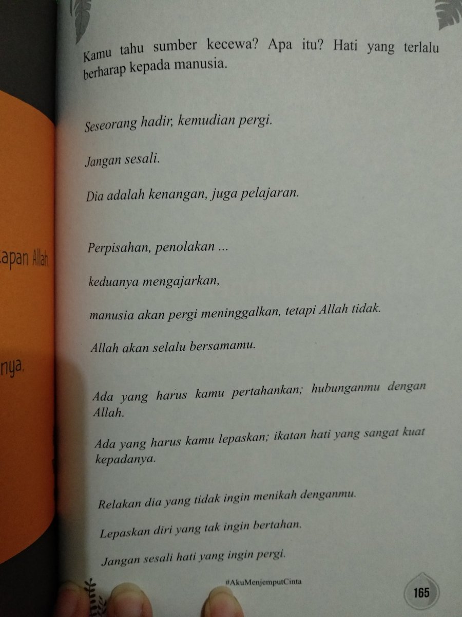 avanthaaa's tweet photo. sewaktu SMA ada yang pernah bilang "Ta..jangan terlalu berharap ke manusia, manusia itu dpt memberikan kecewa". tp gue selalu percaya, bahwa hakikatnya semua manusia itu baik. *ternyata udah dikecewaiin berkali kali tetep aja sedih* https://t.co/cLkEYNIMI6
