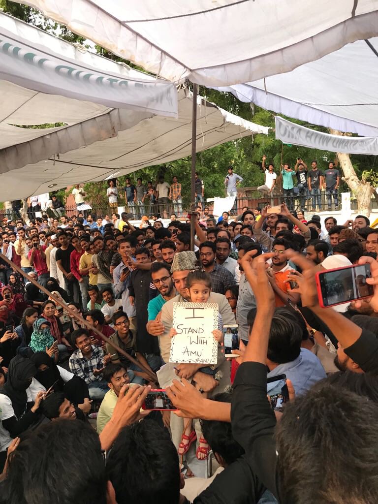 WajahatJilani's tweet photo. Young &amp; Old. Students, teachers, staff, alumni from across the world. Everyone is unified in saying #WeStandWithAMU https://t.co/DHCfkCMmCG
