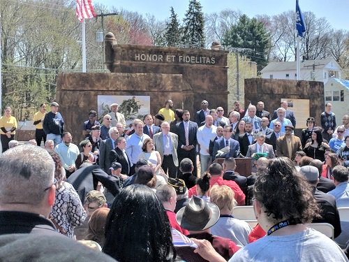 In case you missed it (ICYMI), En caso que se lo perdio: 

The following are a couple of short articles which recount last week's New Britiain, CT Borinqueneers Monument &amp; Memorial Park unveiling ceremony:

ctlatinonews.com/2018/04/30/con…

newbritainindependent.com/2018/04/29/mon…

Honor y Fidelidad!