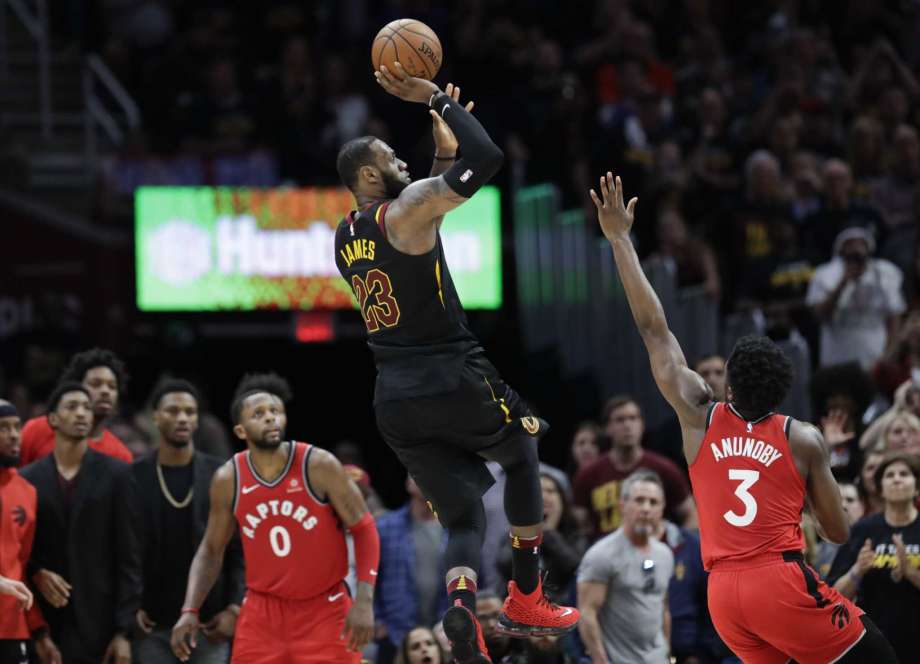 juanfriasTV's tweet photo. El modo endemoniado que tiene Lebrón James #AllForOne , en el caso hipotético que vaya a la final con Golden State Warriors #Dubnation , no me atrevería apostar en contra del rey.

#NBA https://t.co/Oi4a8u4oLi