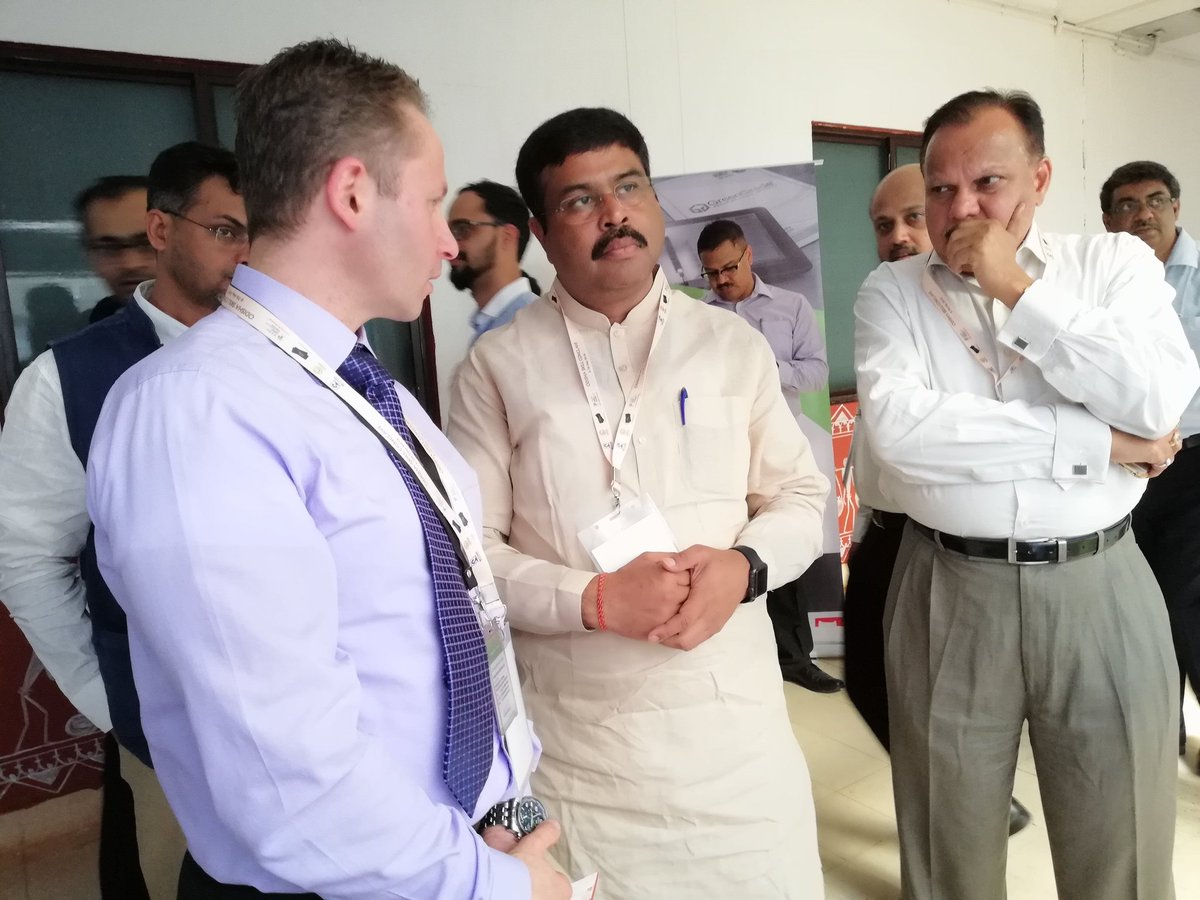 GreenGrade's tweet photo. Hon’ble Minister Dharmendra Pradhan, Minister of Skill Development and Entrepreneurship and Petroleum and Natural Gas, Government of India, met GreenGrade's CEO @sharonsadeh and examined our learning tech at #OdishaSkillConclave today. https://t.co/MenfBcTnuB