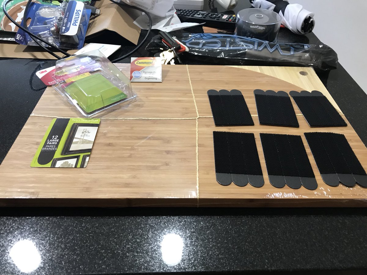 KylashRamesh's tweet photo. Yo @CommandBrand, we just opened this package and it was missing 3 pairs! https://t.co/r13x2QXWII