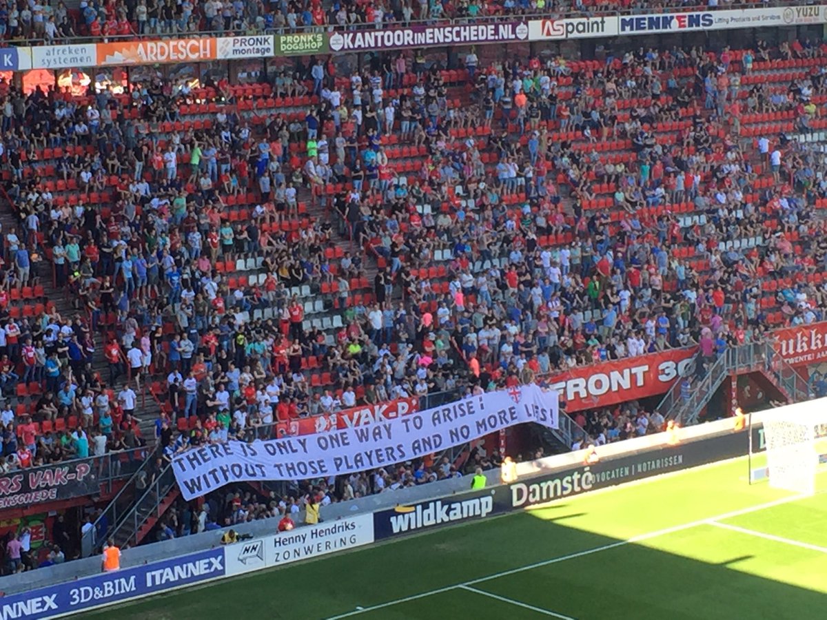 TwenteInsite's tweet photo. Duidelijke boodschap van Vak P

LIKE als je het hiermee eens bent 👍

#fctwente #twenac #cote #twente https://t.co/tVJrgkjUuK