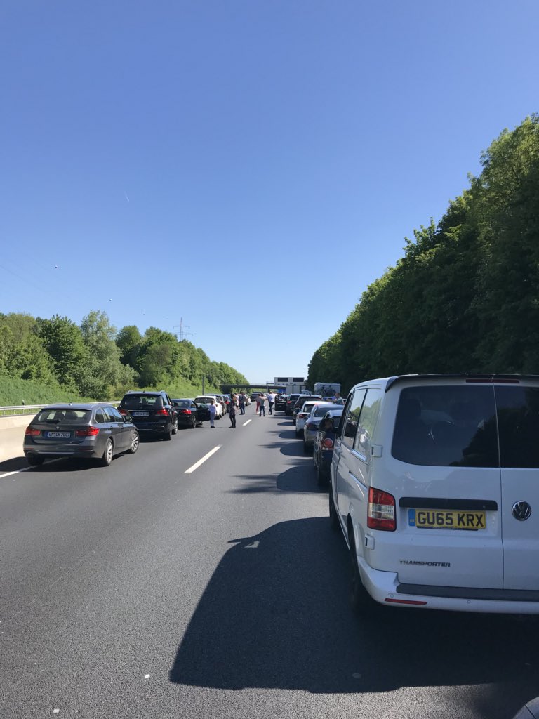 TechLexLive's tweet photo. #SuperParkplatz, A3 Sonntag kurz vorm Hildenerkreuz https://t.co/mOvoQ9Xywy