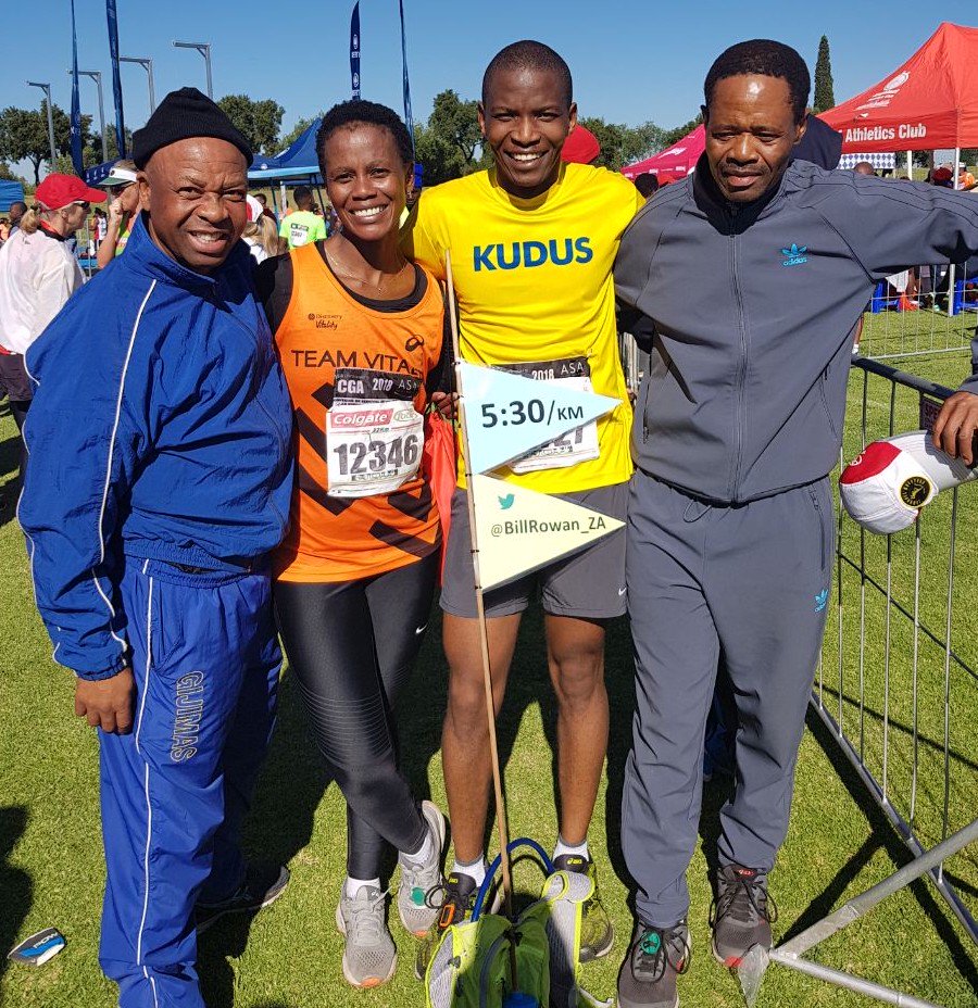 BillRowan_ZA's tweet image. Veteran @ComradesRace pacers Chris Kubeka [L] and Arno Nkosi [R] with protégé pacers Wendy &amp;amp; Ranti at  #ColgateRace