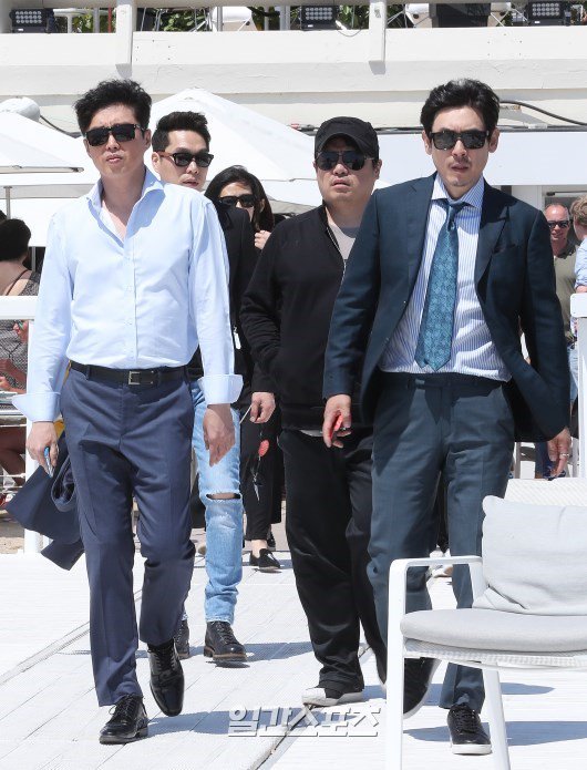 booolhandang's tweet photo. 작년 5월에 보고 1년째 웃고있는중 https://t.co/Y00u0qp7si