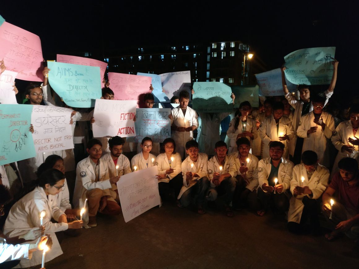 purushottamluv's tweet photo. Candle light March with demand of A PERMANENT DIRECTOR(not from AIIMS Bhopal faculty) by AIIMS Bhopal students. #AIIMSneedDirector @PMOIndia @narendramodi @JPNadda @aajtak @CNNnews18 @TimesNow @timesofindia @DainikBhaskar @republic @AIIMSBhopal https://t.co/g2OBdLNlpX