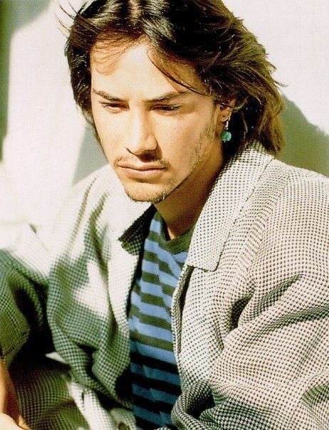 Keanu Doing Things On Twitter Keanu Reeves Wearing Earrings In