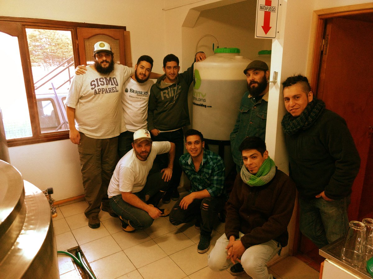 cervezamuntzer's tweet photo. Ayer, retratando el fin de la jornada #BigBrew2018 #Ushuaia a fermentador lleno!! 🍻

#UCAF #tierradelfuego #Patagonia #Argentina #BigBrew #cervezaartesanal #CraftBeer @somoscerveceros https://t.co/crbb9KvPWC