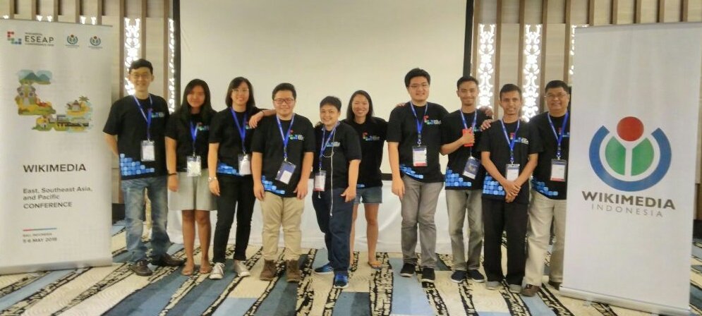 wikimediaid's tweet photo. WMID board and committee members behind this conference. 💪 #ESEAP #ESEAPCon18 https://t.co/P18KI7IaOD