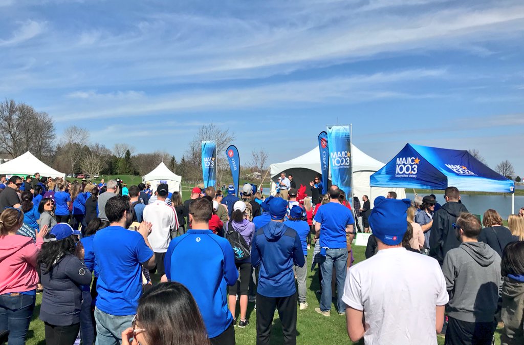 A beautiful day for a walk in #AndrewHaydonPark for <a href="/BMO/">BMO</a> #WalkSoKidsCanTalk in support of <a href="/KidsHelpPhone/">Kids Help Phone</a> with @mattskubeCTV