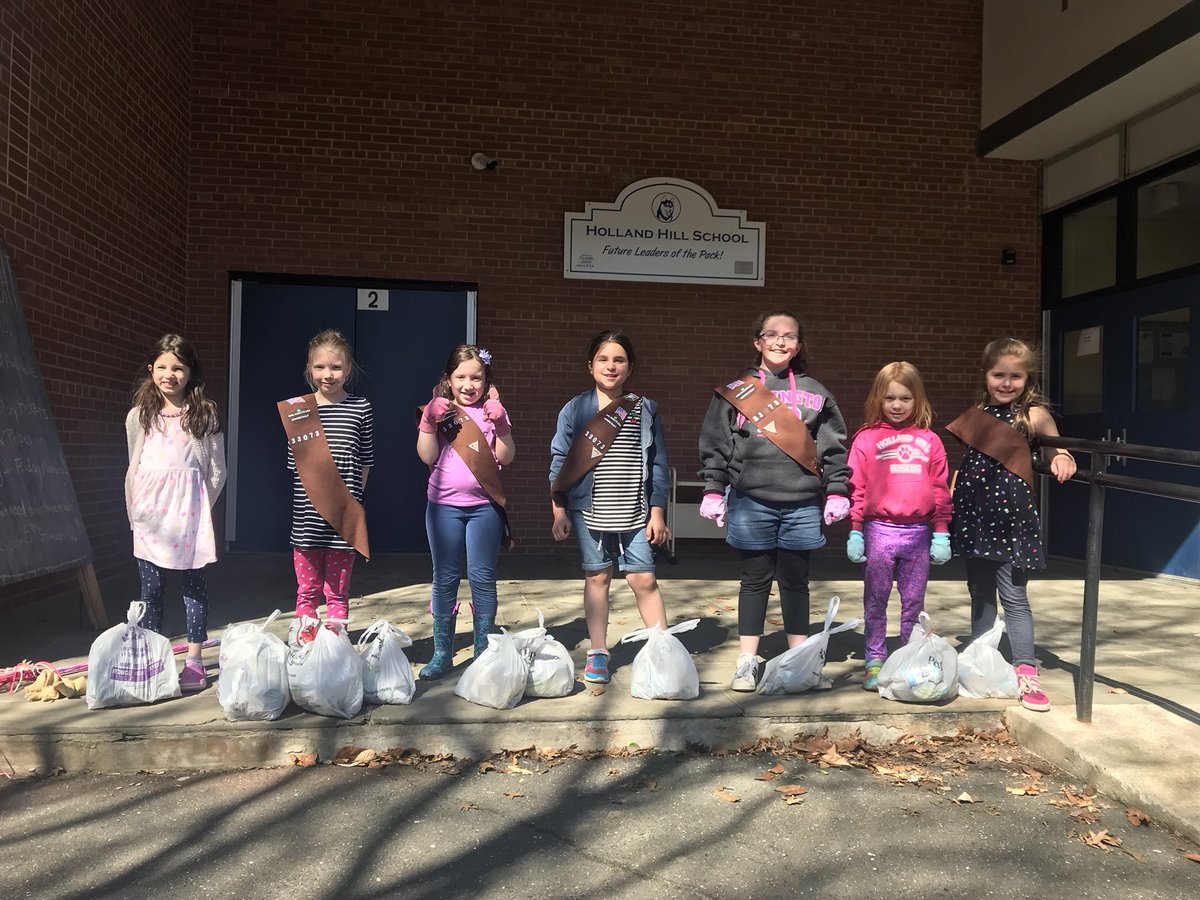 HollandHillElem's tweet image. Thanks to these wonderful Second Grade Brownies for cleaning up HH in honor of Earth Day! 🌏