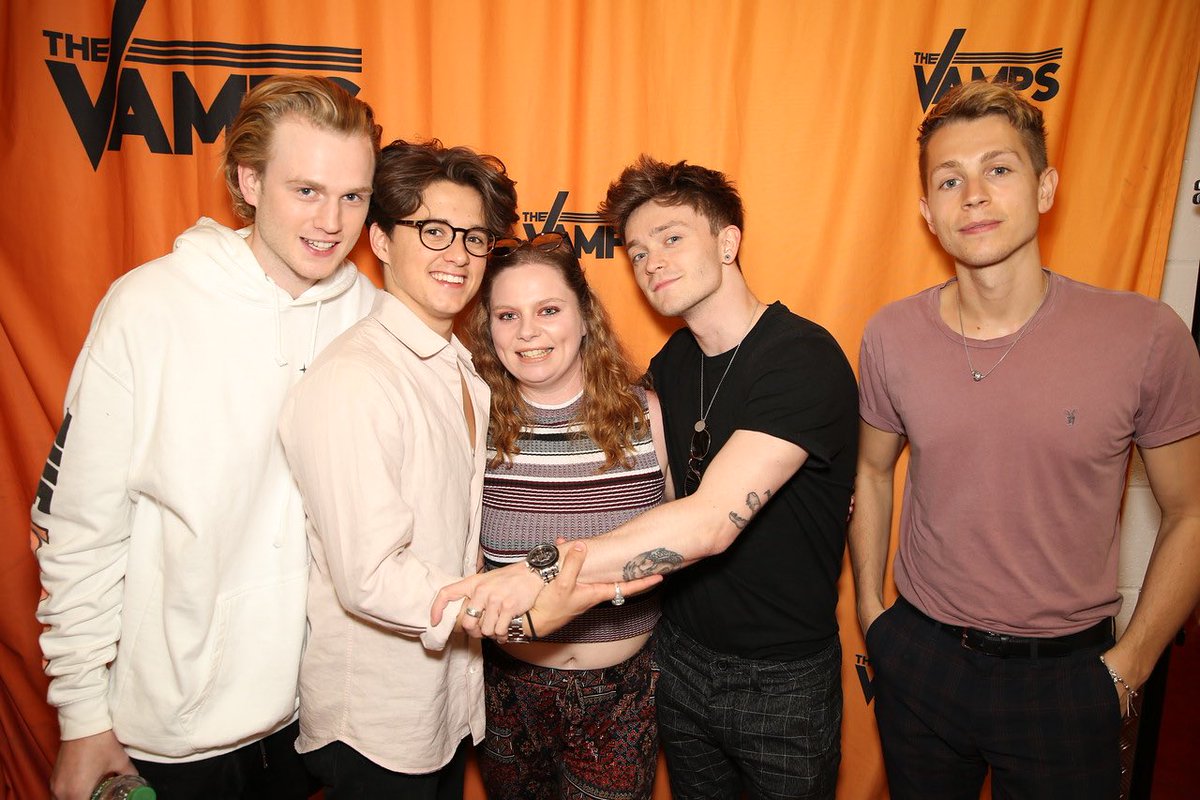 FoolForMendes_'s tweet photo. 😭😭😭 these have been the best meet and greets I’ve had I love you boys so much thank you for everything ❤️ @TheVampsband @TheVampsJames https://t.co/CSTbKuvoSq