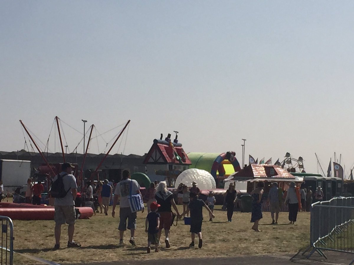 AbingdonFayre's tweet photo. Can we get some #fanpics of your fave #grounddisplays? Only backlit and small from Gate B! π https://t.co/NOvHWq7nB9