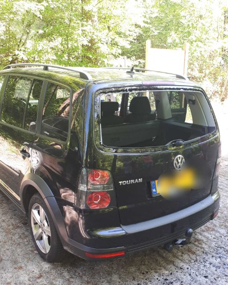 POL_Hardenberg's tweet photo. Getuigenoproep:
Vandaag 6 mei +/- 12.00-13.15 inbr auto parkeerplaats #Beerze #Beerzerpoort
Achterruit vernield en handtas met div. goederen weggenomen.

Heeft u iets gezien 0900-8844 of via DM

#webcare #diefstal #Ommen #getuigenoproep #laatgeenwaardevollespullenachterindeauto https://t.co/DdpdiOe8fr
