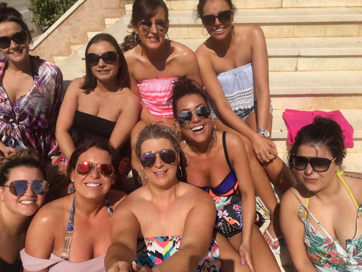 irvingleanne85's tweet photo. Best hen do ever #benners https://t.co/N4k1c4gsiL