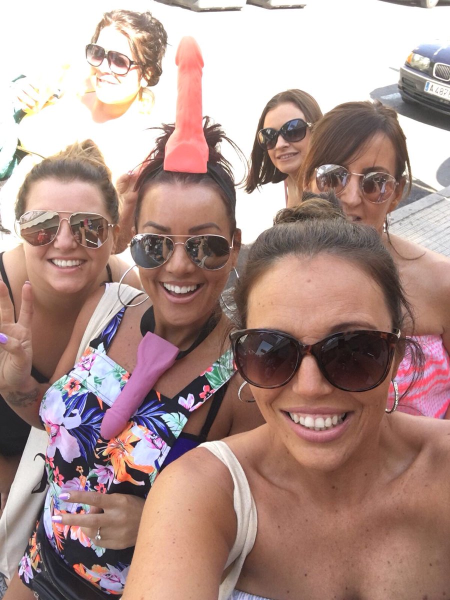 irvingleanne85's tweet photo. Best hen do ever #benners https://t.co/N4k1c4gsiL