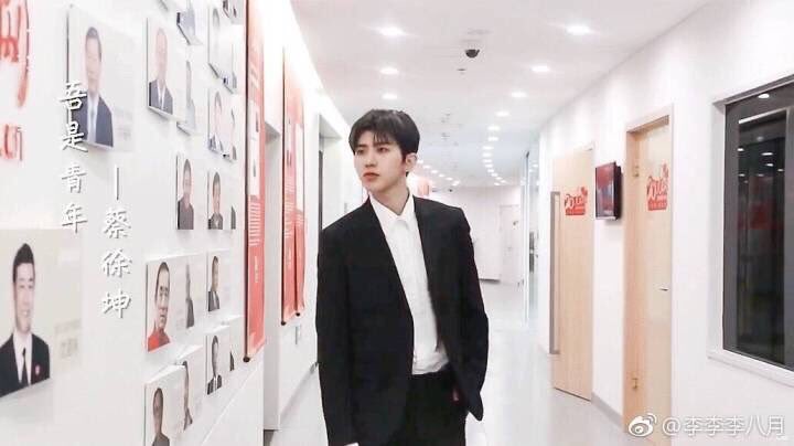 XUKUN_TH's tweet photo. 180506  Weibo Update With Cai Xukun
เหมือนเด็กนักเรียนนอกเลย💙
#CaiXukun #蔡徐坤 #ช่ายสวี่คุน #NinePercent https://t.co/xkhMTPCUeC