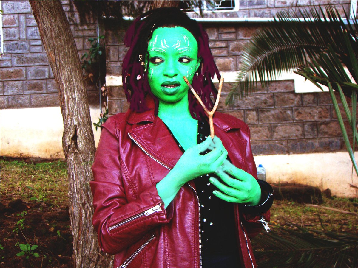 _TheAma_'s tweet photo. The young ones here say this is an effective weapon...someone please explain...
#Gamora 
#cosplayers 
#InfinityWar 
#Thanoswillreturn
#GuardiansOfTheGalaxy https://t.co/UjXt30Lcnk