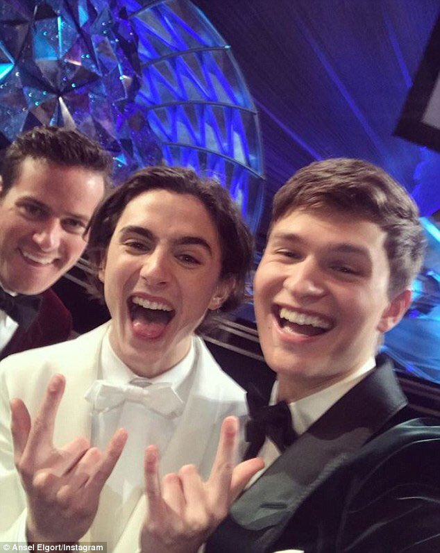 #SelfieSunday with his favorite people.