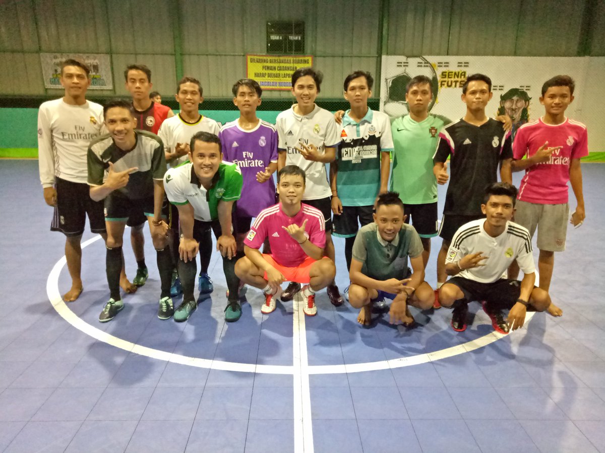 MadridistaKroya's tweet image. #DokumentasiPRMI @Madrid_Indo
.
Muchas Gracias Lurr sudah berkeringat bareng malam ini.
Kita Lanjut NoMad malam ini Mads.
.
#FutsalPRMI #SparingFutsal #EventPRMI #realmadrid #madridista #indonesia #community #prmi #peñarealmadriddeindonesia  #madridistakroya #halamadrid