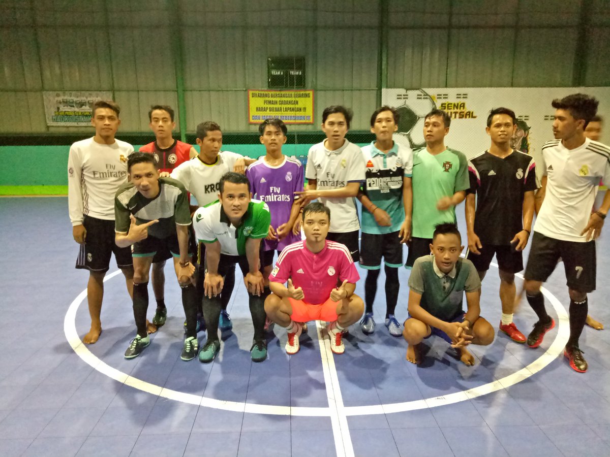 MadridistaKroya's tweet image. #DokumentasiPRMI @Madrid_Indo
.
Muchas Gracias Lurr sudah berkeringat bareng malam ini.
Kita Lanjut NoMad malam ini Mads.
.
#FutsalPRMI #SparingFutsal #EventPRMI #realmadrid #madridista #indonesia #community #prmi #peñarealmadriddeindonesia  #madridistakroya #halamadrid