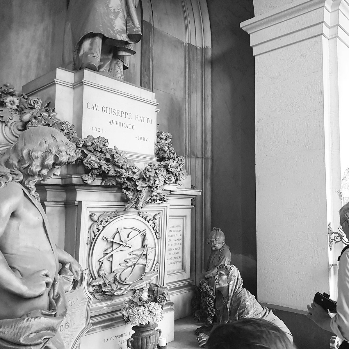 ExploraGenova's tweet photo. Magnifici pizzi e merletti
#genova #zena #genovadaunaltropuntodivista #tour #explora #exploratour #genovanelmondo #exploragenova #exploriamogenova
#tourfotografico #museoacieloaperto #cimitero #armitaly #percorsi #fotografia #arte #luci #ombre https://t.co/PXealuGlgD