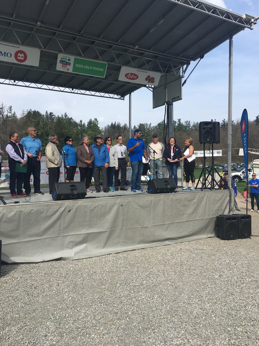 stephen0961's tweet photo. #bmo #walk so kids can talk. Nav bringing greetings to a huge BMO and friends contingent of walkers in Vaughan! Good times!#ProudToWorkAtBMO https://t.co/T164LBwkLE