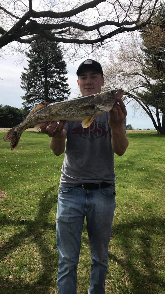 BackwoodAngler's tweet photo. Out doing some spillway fishing and landed this beast of a saugeye! https://t.co/KYOMB7Kg9M