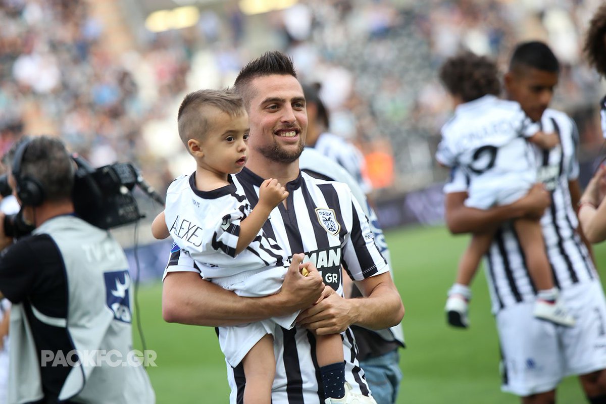 PAOK_FC's tweet photo. 📸#Photos PAOK Family in action - https://t.co/yDyDvvkfkG #PAOKPLAT #SuperLeague https://t.co/2aoDNYVRNw
