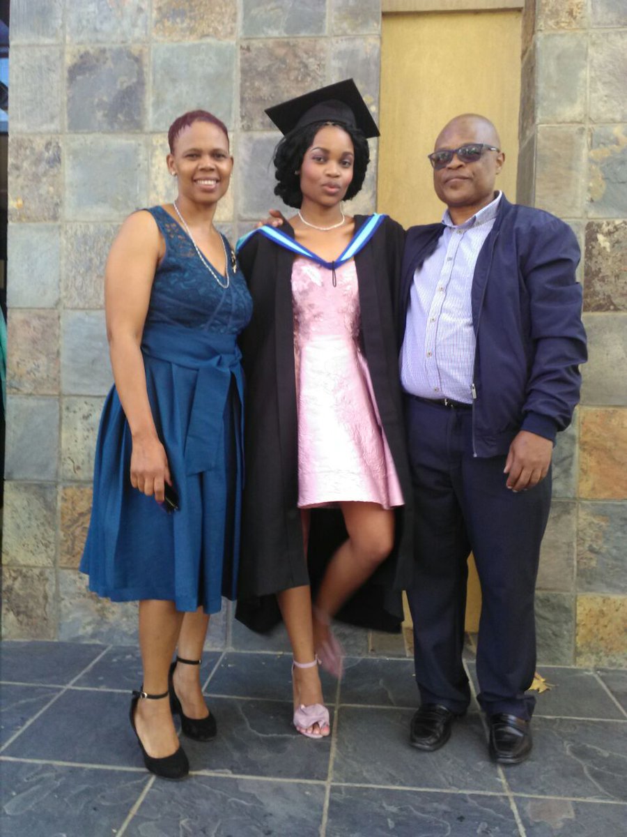 NolwaziMnguni4's tweet photo. So thankful for the support and showers of love & blessings I recieved from my family yesterday π This degree is for them ππ I am truly blessed #graduated #BachelorofPublicHealth #MonashSa https://t.co/amUQcdgJ4Q
