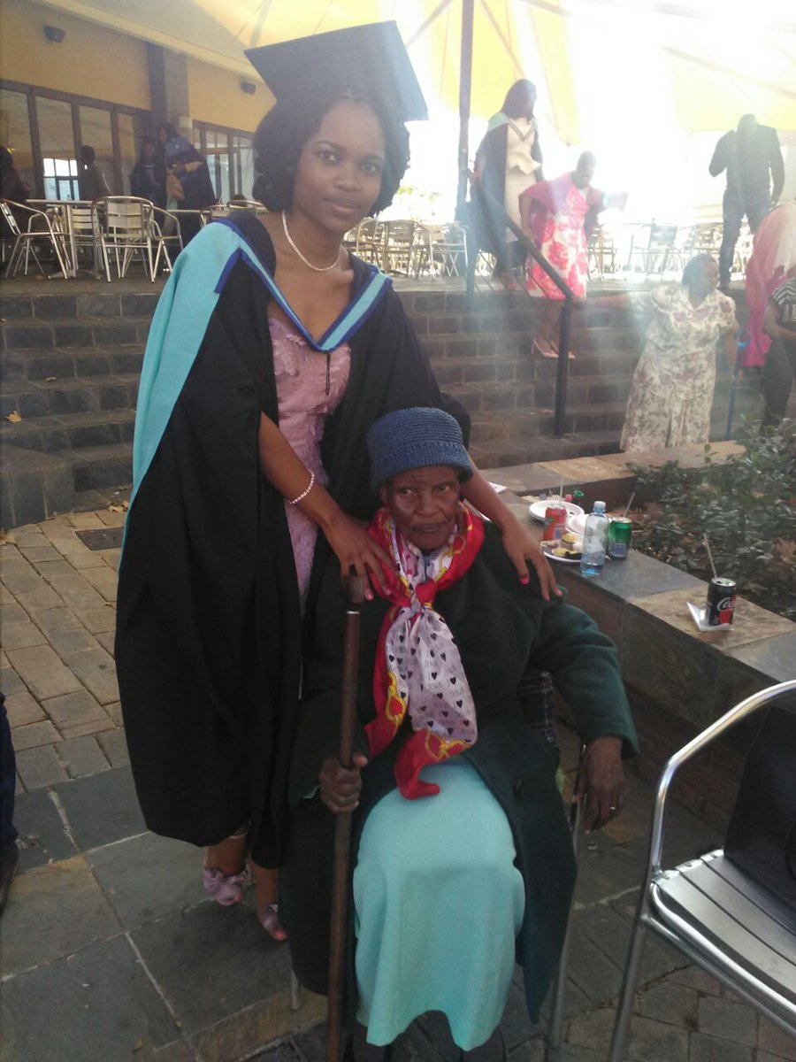 NolwaziMnguni4's tweet photo. So thankful for the support and showers of love & blessings I recieved from my family yesterday π This degree is for them ππ I am truly blessed #graduated #BachelorofPublicHealth #MonashSa https://t.co/amUQcdgJ4Q