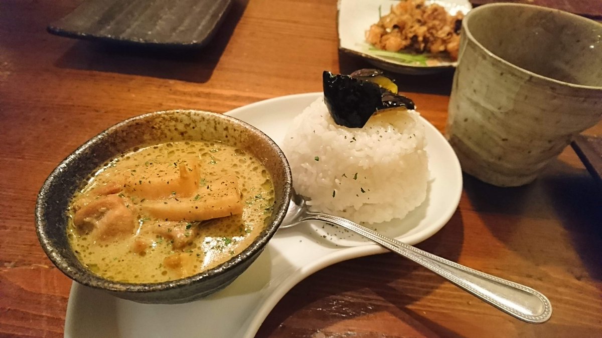 ひぃママ A Twitteren 昨日の夕飯2軒目は わんえもん で グリーンカレー ハーフ 500円 ヒィ 辛い 笑 だけど やめられない止まらない馬さは中毒性あり 盛り付けも可愛い 十条カレーの王国 十条