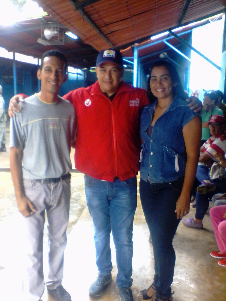 Fatimaele13's tweet photo. #6May Hoy en el Simulacro Elecciones Presidenciales con nuestro Alcalde de Simón Planas Jean Ortiz @SimonPlanas @MPPEDUCACION @EliasJauaPSUV  @ZELara2017 @salasimonplanas https://t.co/Rpqyws6sWU