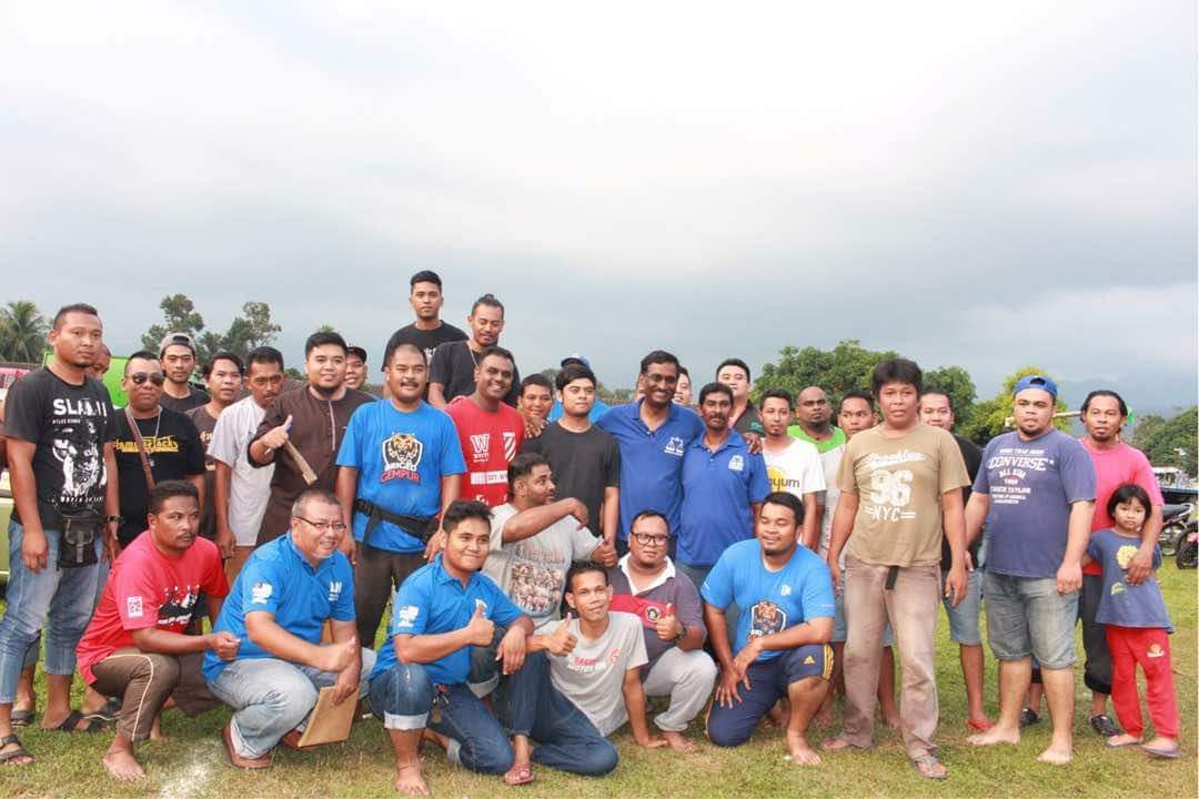 PKamalanathan's tweet photo. 6/5/2018 ; Dalam lawatan saya ke Bilik-Bilik Gerakan di Hulu Bernam, Saya sempat melihat abang-abang kuat Hulu Bernam cuba nasib dalam pertandingan tarik tali.Terbaik! #P094 #HuluSelangor #HebatkanNegaraku #HidupRakyat #MIC14 #BersamaBN https://t.co/XbPa99luBH
