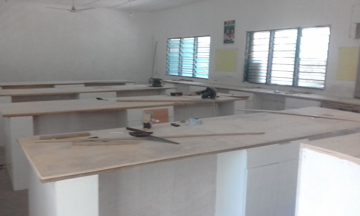 EDP_Trust's tweet photo. Amazing to see the speedy progress on the new lab at the school. Here we can see the benches being put in place. We can't wait until it is all finished and the students can benefit from this great new learning space #science #lab https://t.co/OKBeNO2bSM