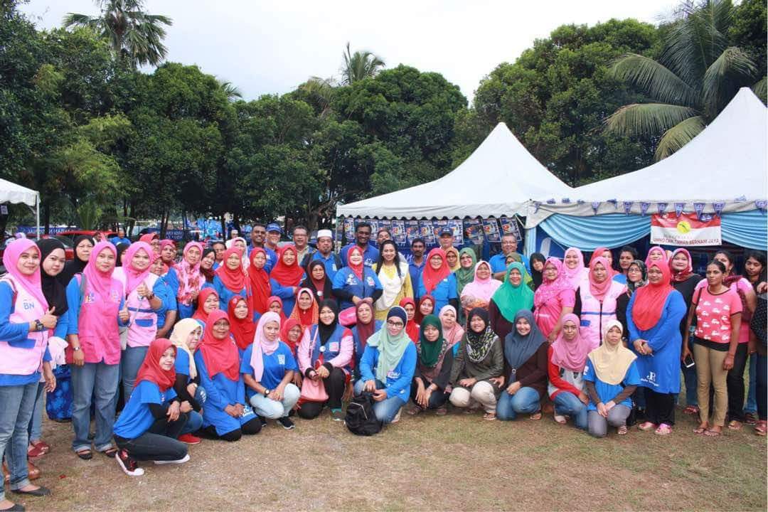 PKamalanathan's tweet photo. 6/5/2018 ; Dalam lawatan saya ke Bilik-Bilik Gerakan di Hulu Bernam, Saya sempat melihat abang-abang kuat Hulu Bernam cuba nasib dalam pertandingan tarik tali.Terbaik! #P094 #HuluSelangor #HebatkanNegaraku #HidupRakyat #MIC14 #BersamaBN https://t.co/XbPa99luBH