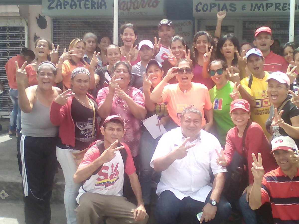 jpereiramedina's tweet photo. #ElMundoConMaduro @MariaVallenil15 @yelitzePSUV_ @DrodriguezVen movimiento somos Venezuela apoyo contundente https://t.co/9y2Ryzb2lj